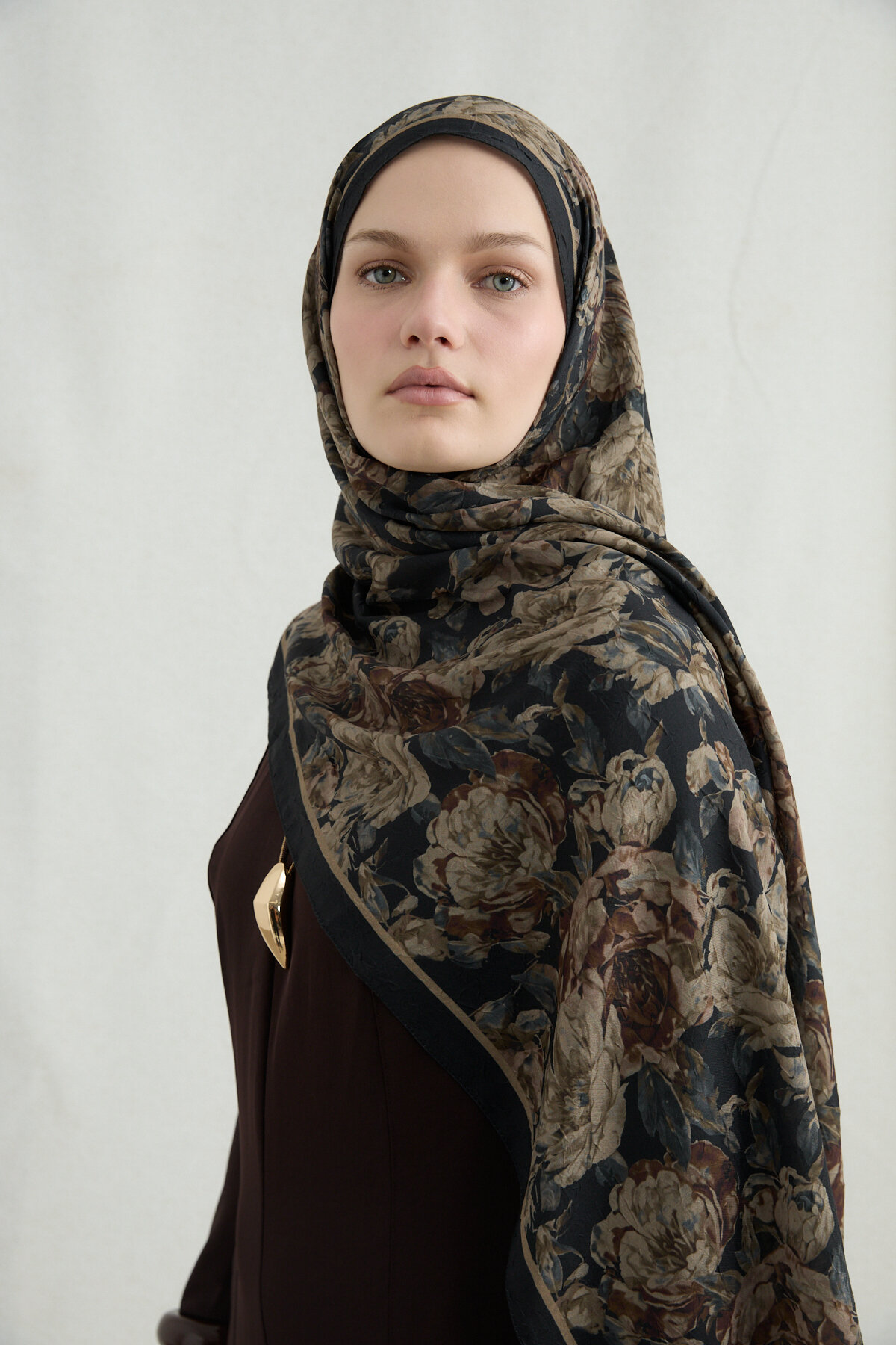 Amber Kraş Şal - Siyah Bej - Camellia Scarfs (1)
