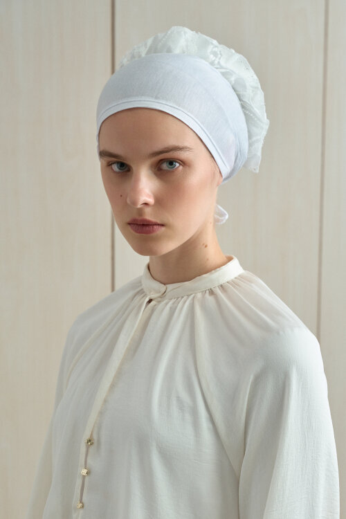 Dikişli Fırfır Topuzlu Bone - Beyaz - Camellia Scarfs (1)