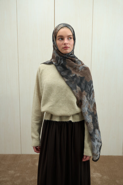 Frosted Bloom Müslin Şal - Siyah Bej - Camellia Scarfs (1)