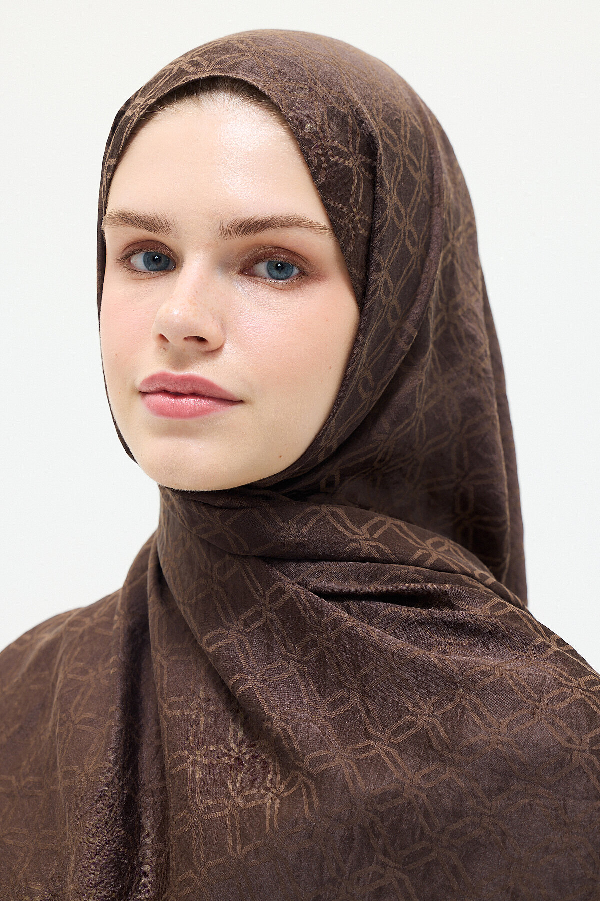 İtalyan Jakar Şal Dama Desen - Kahve - Camellia Scarfs (1)