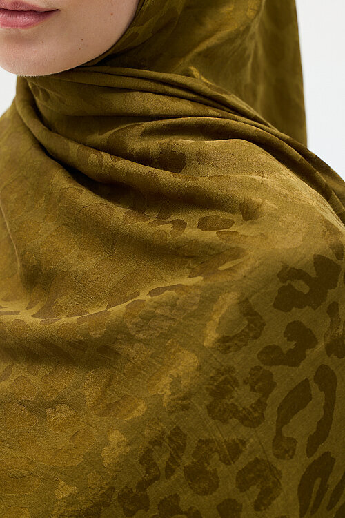 İtalyan Jakar Şal Leopar Desen - Yağ Yeşili - Camellia Scarfs (1)