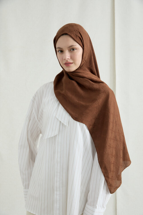 İtalyan Jakar Şal Monogram Desen - Sıcak Kahve - Camellia Scarfs