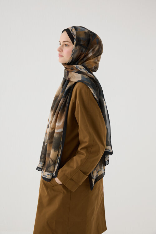 Larissa İpek Krep Şal - Siyah Bej - Camellia Scarfs (1)