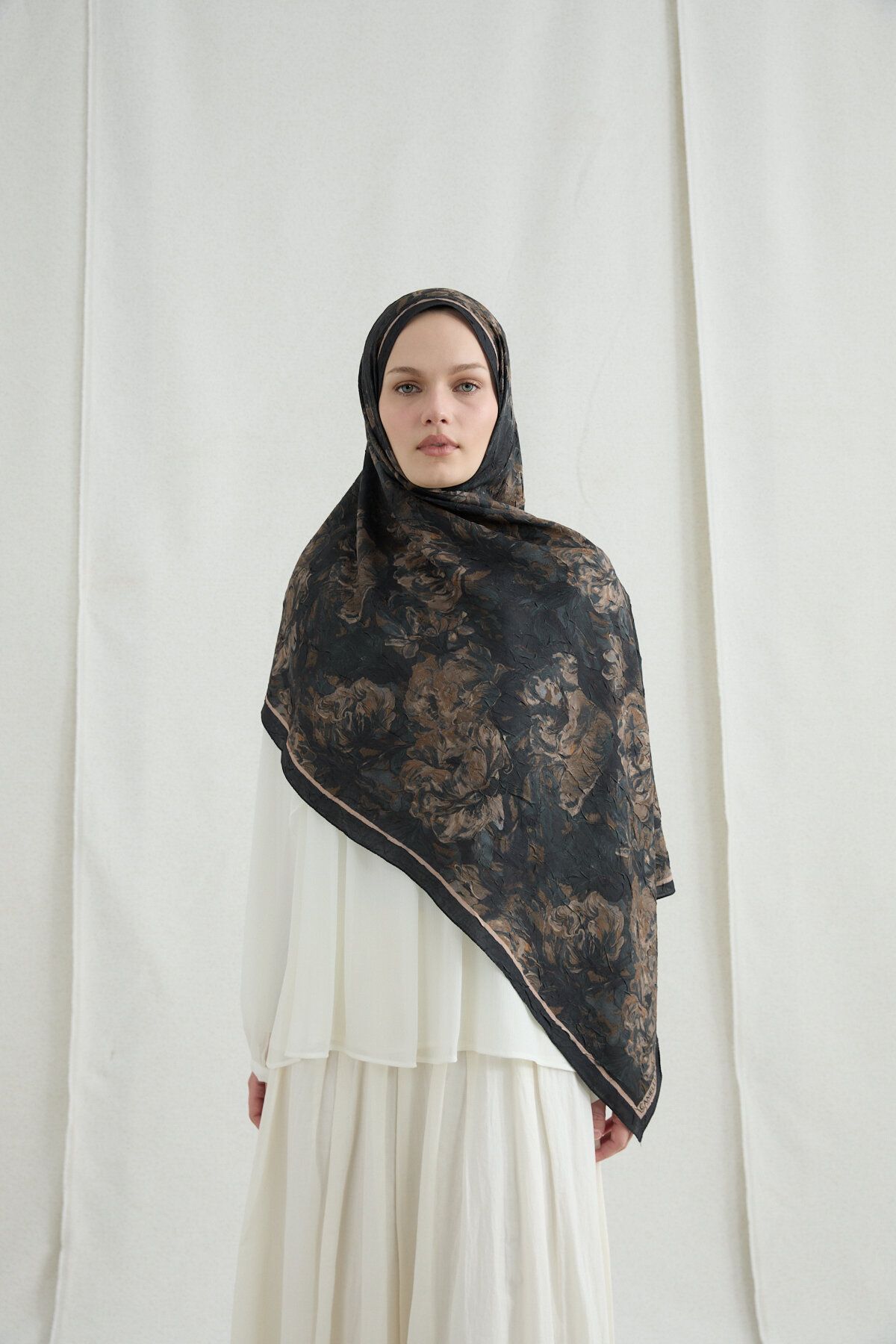 Monaco Kraş Şal - Siyah Bej - Camellia Scarfs